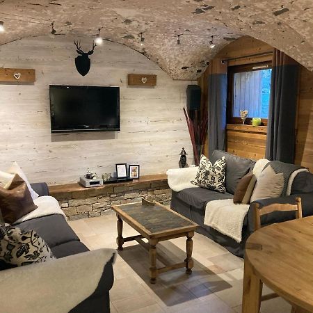 Two Bedroom Apartment La Voute, Chandon Near Meribel - Sleeps 4 Adults Or 2 Adults And 3 Children Les Allues Luaran gambar